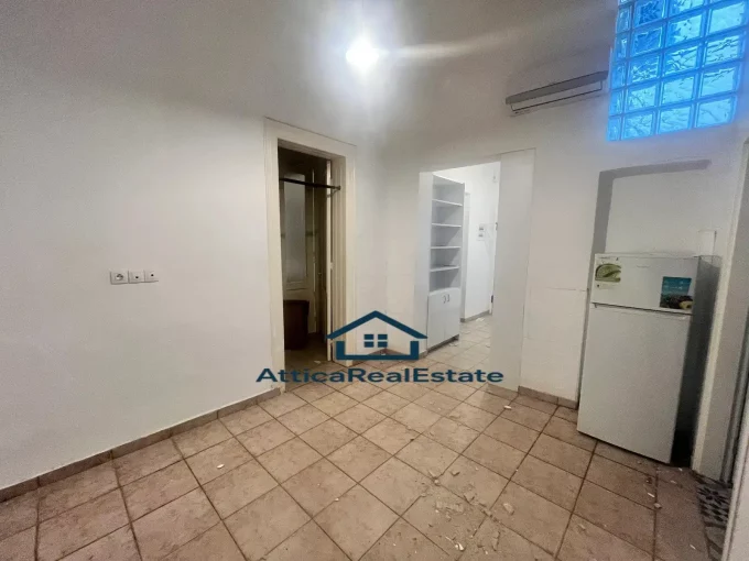 Καθιστικό ισόγειας κατοικίας 65 τ.μ στον Ν.Κόσμο.